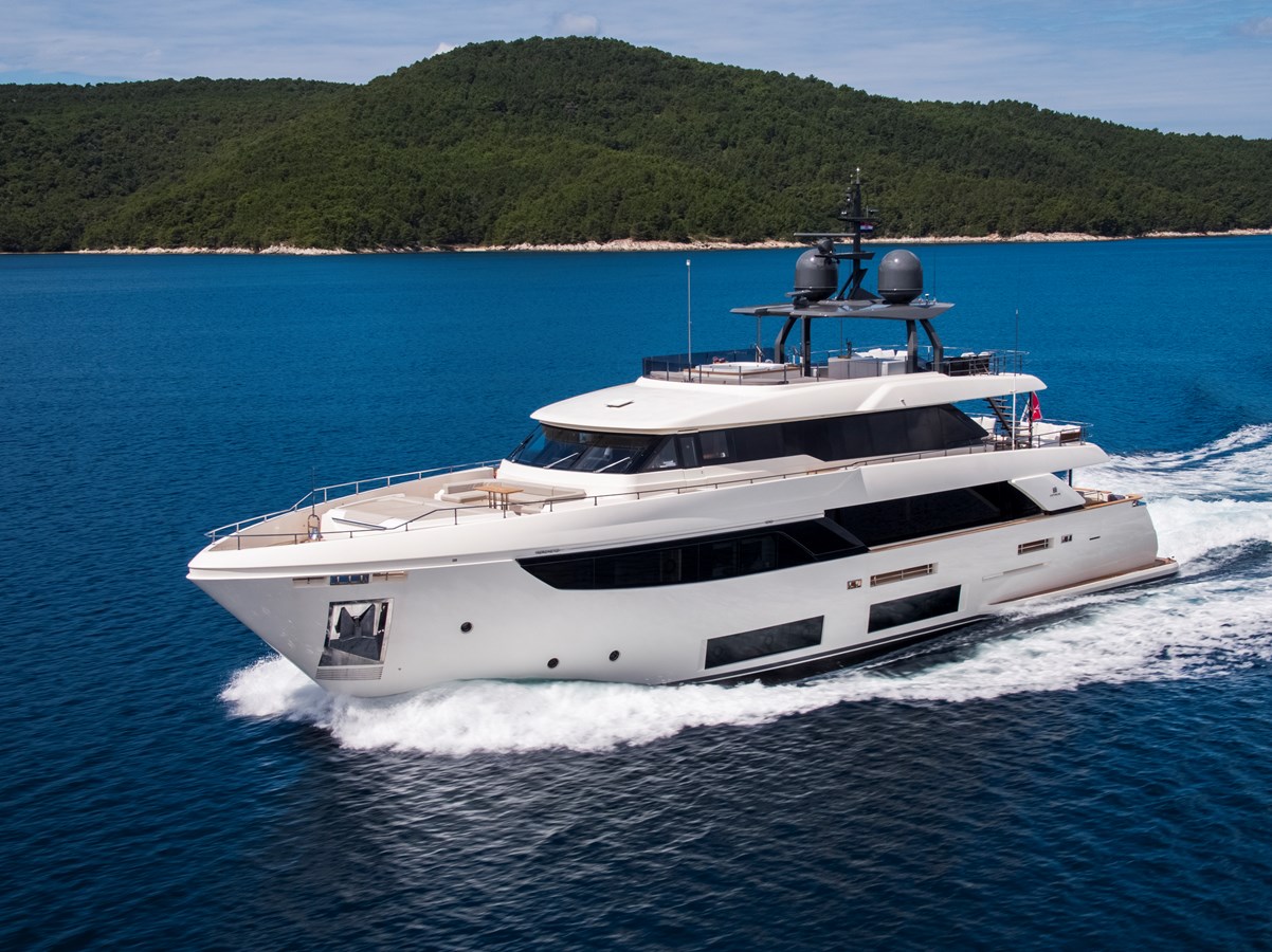 Custom Line Motor Yacht SK For Sale