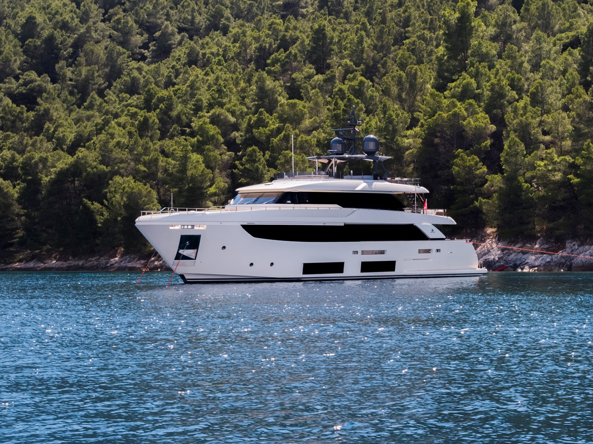 Custom Line Motor Yacht SK For Sale