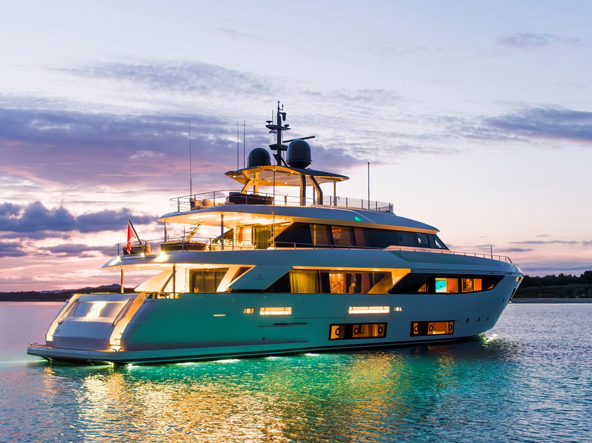 Custom Line Motor Yacht SK For Sale