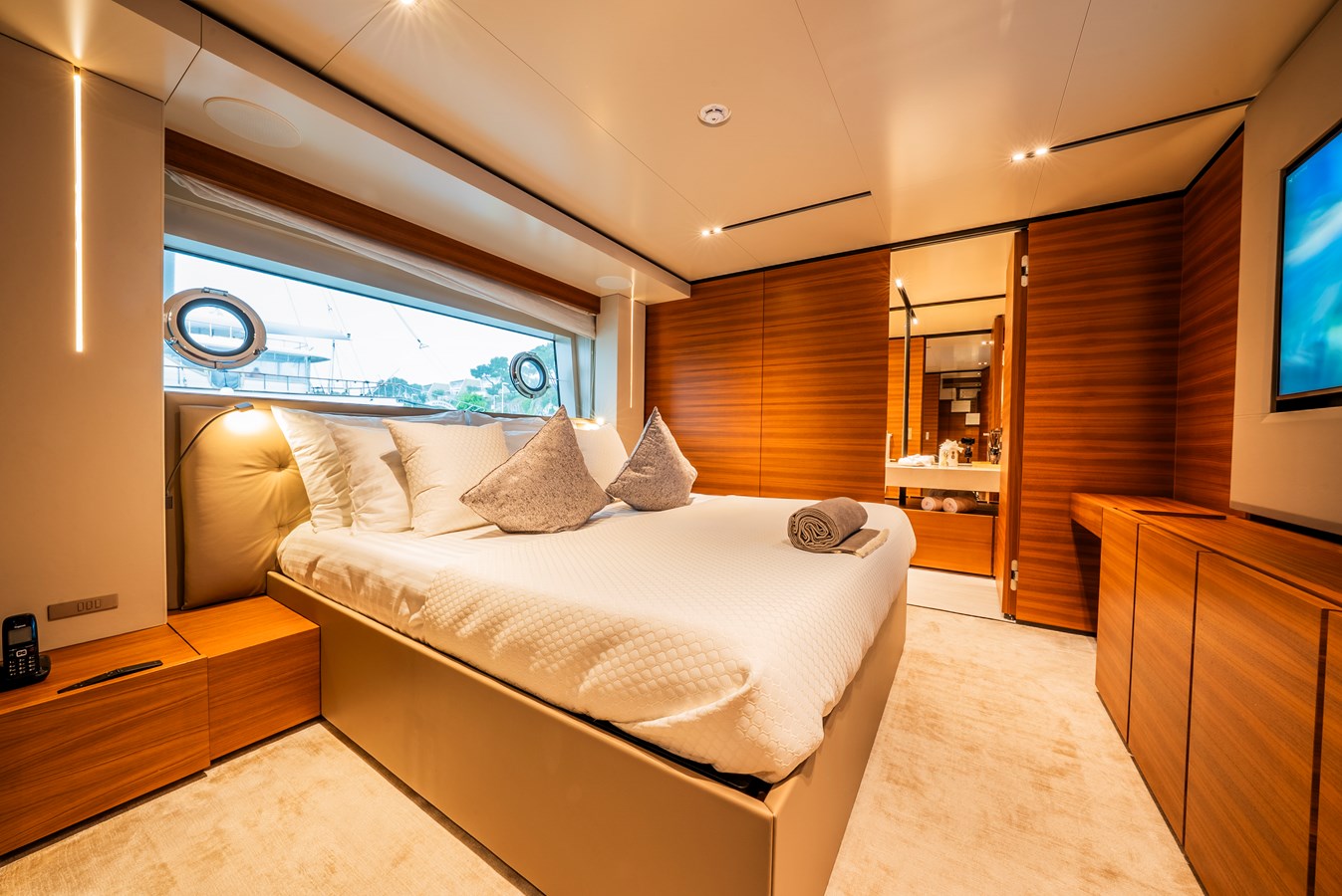 Custom Line Motor Yacht SK For Sale