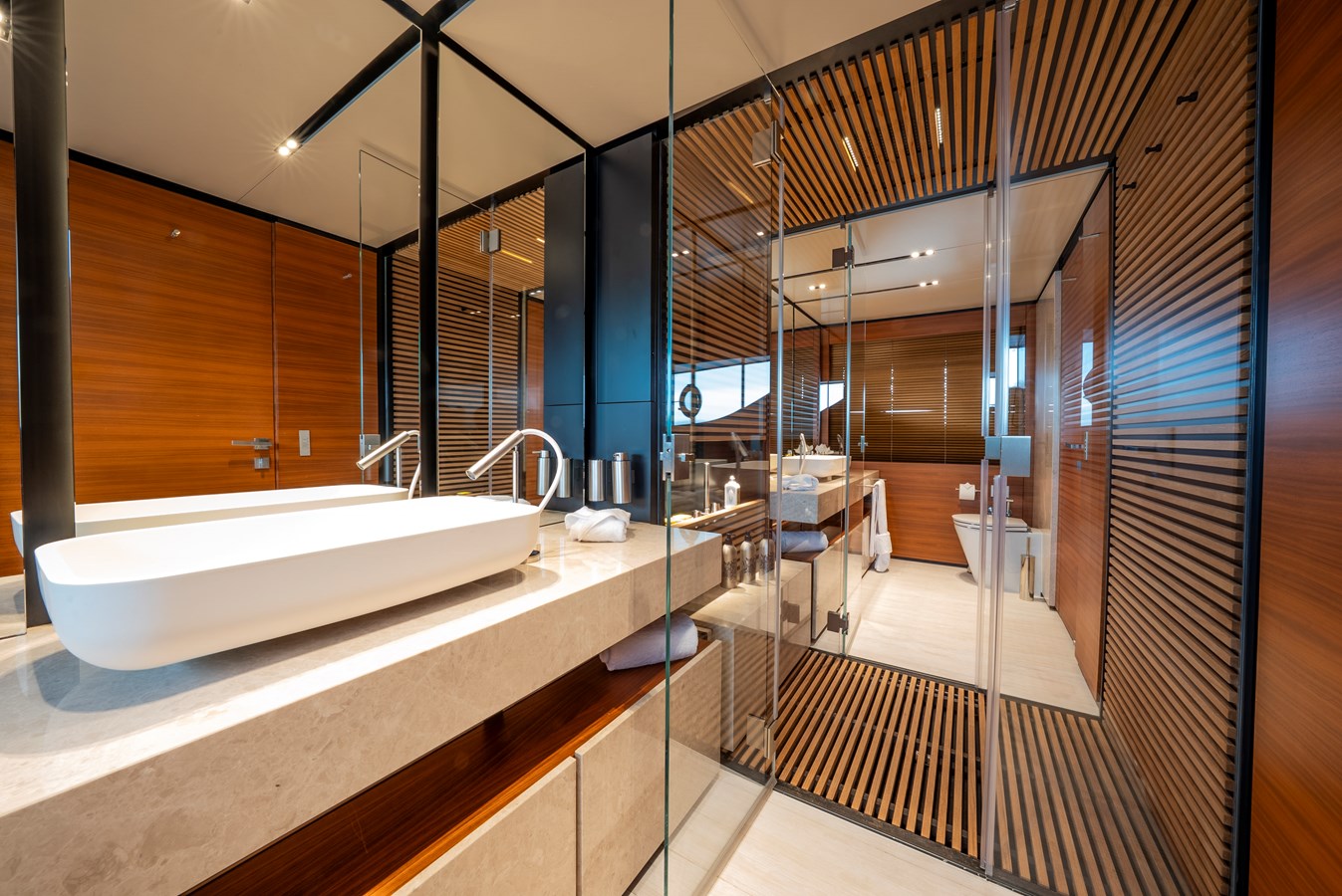 Custom Line Motor Yacht SK For Sale