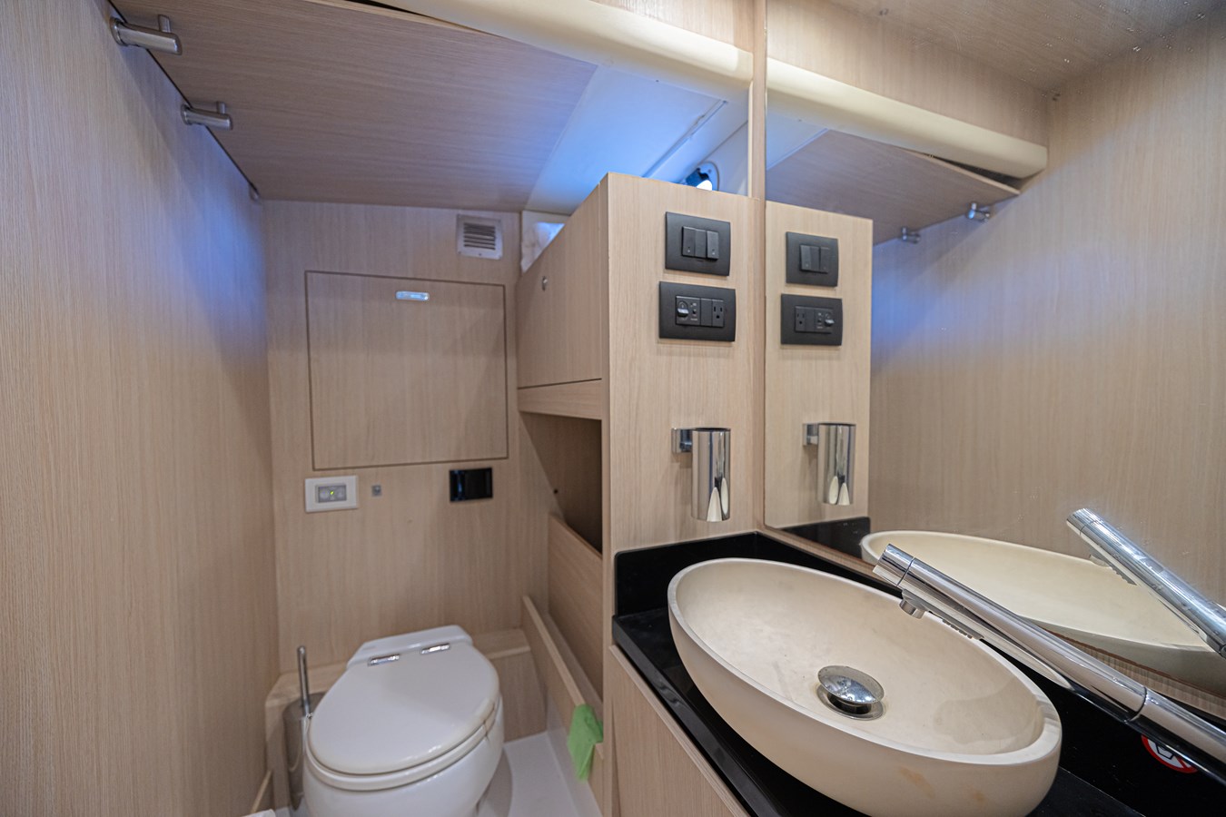 Azimut Yachts Motor Yacht XAX66M61L122 For Sale