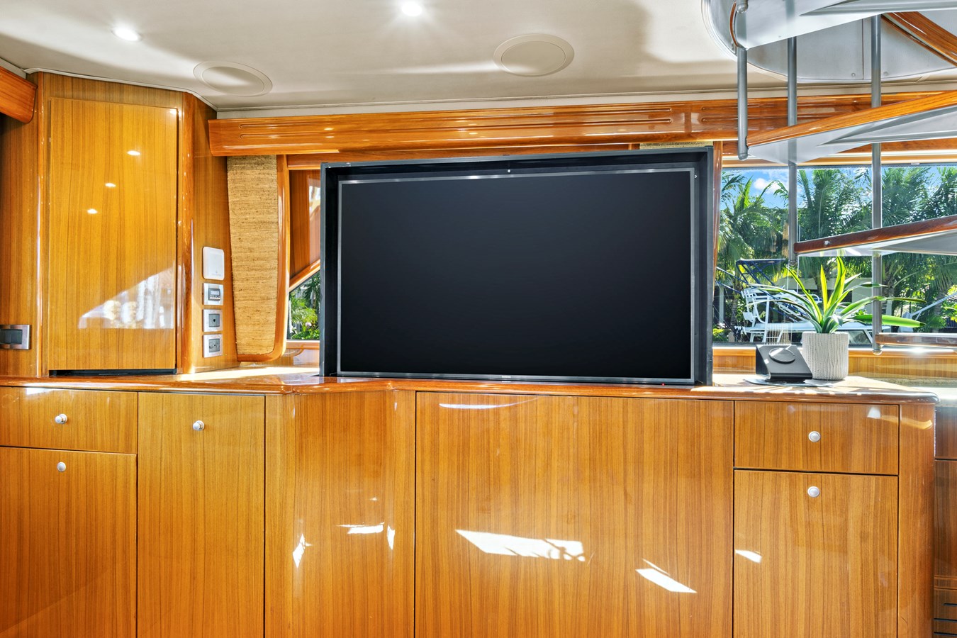 Viking Motor Yacht VKY74038A808 For Sale