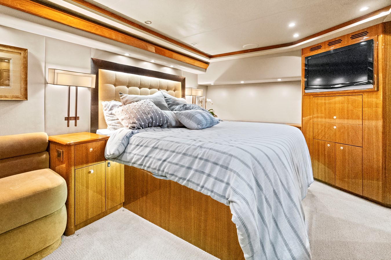 Viking Motor Yacht VKY74038A808 For Sale