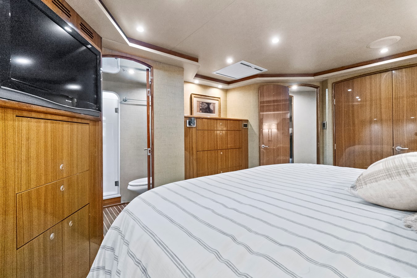 Viking Motor Yacht VKY74038A808 For Sale