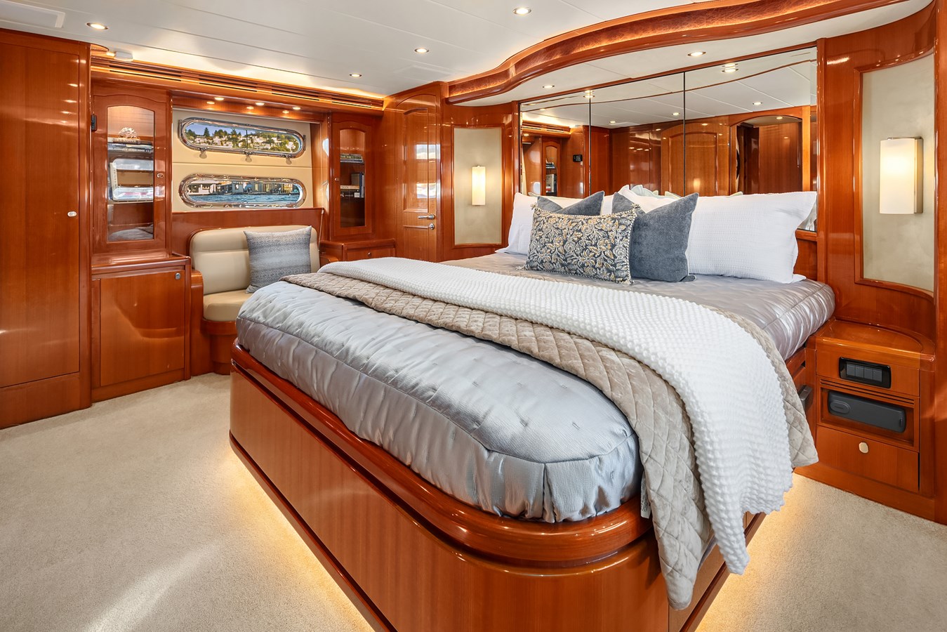 Hampton Yachts Motor Yacht LA BELLA VITA II For Sale