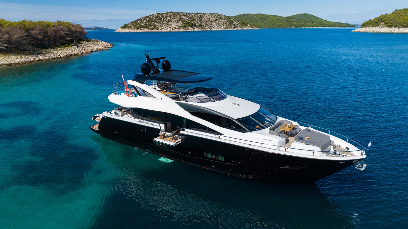 Sunseeker Motor Yacht Black Mamba For Sale