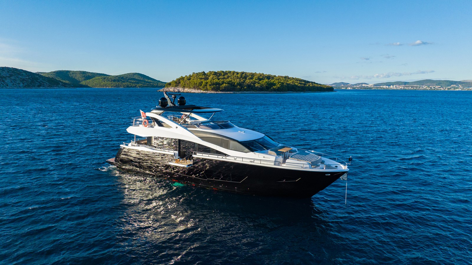Sunseeker Motor Yacht Black Mamba For Sale