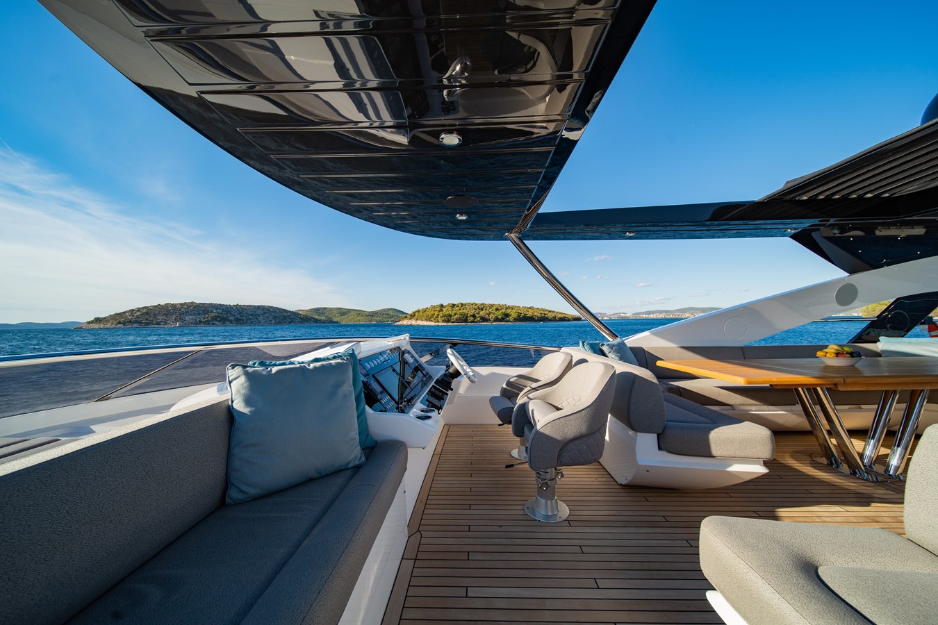 Sunseeker Motor Yacht Black Mamba For Sale