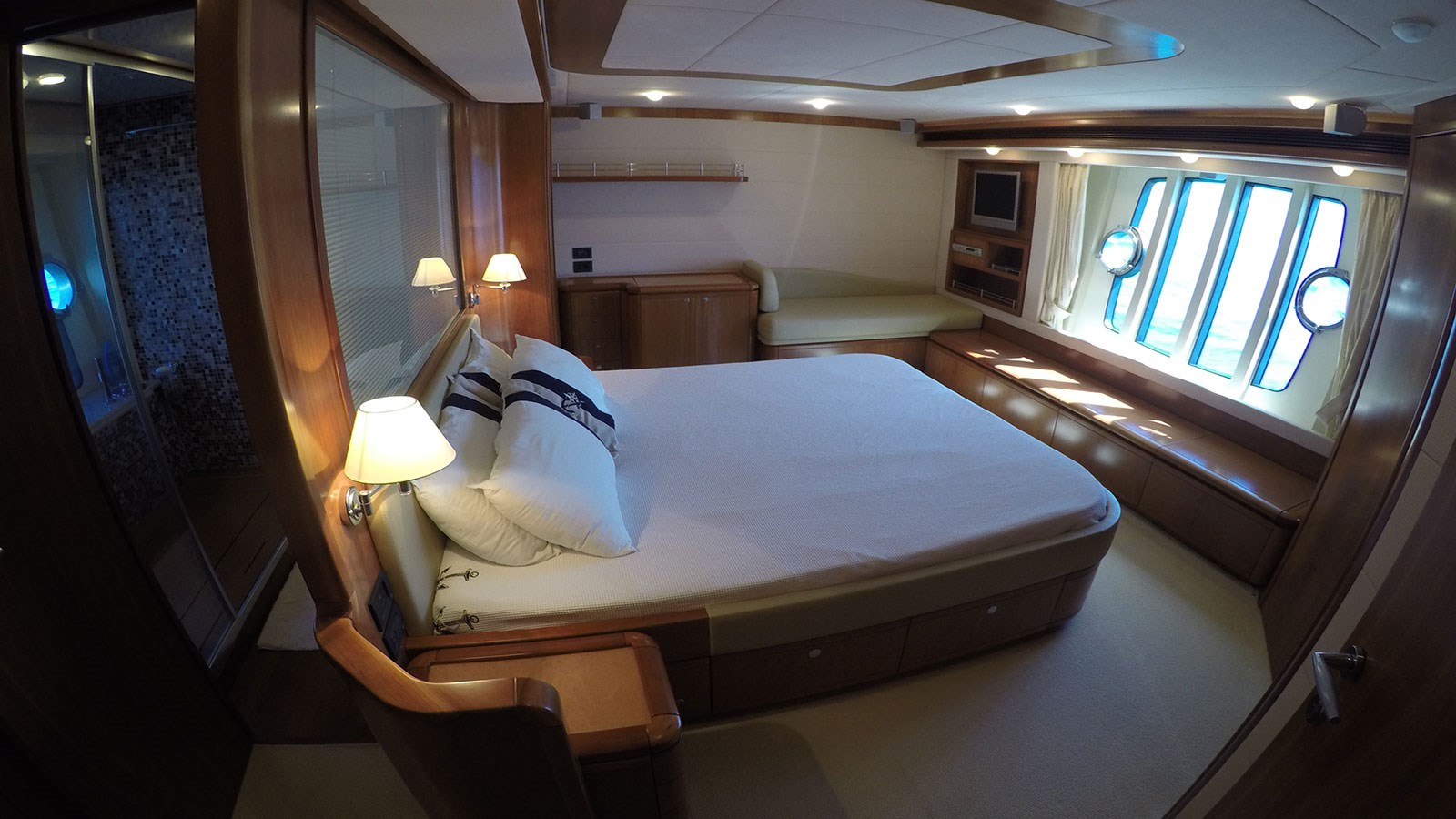 Ferretti Motor Yacht QUIT For Sale