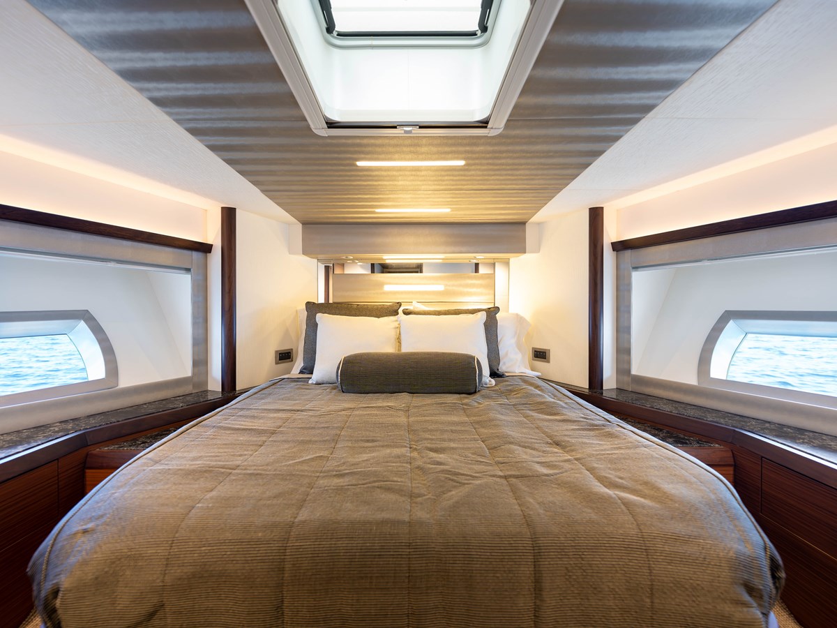 Ocean Alexander Motor Yacht Sub-Par For Sale