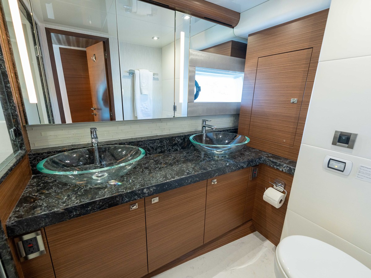 Ocean Alexander Motor Yacht Sub-Par For Sale