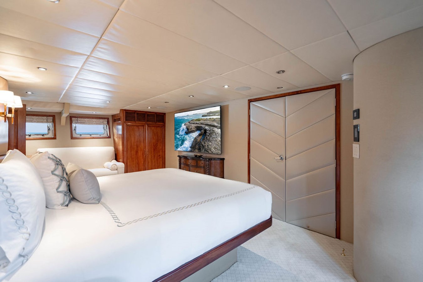 Crystal Yacht Motor Yacht EMPIRE SEA  For Sale