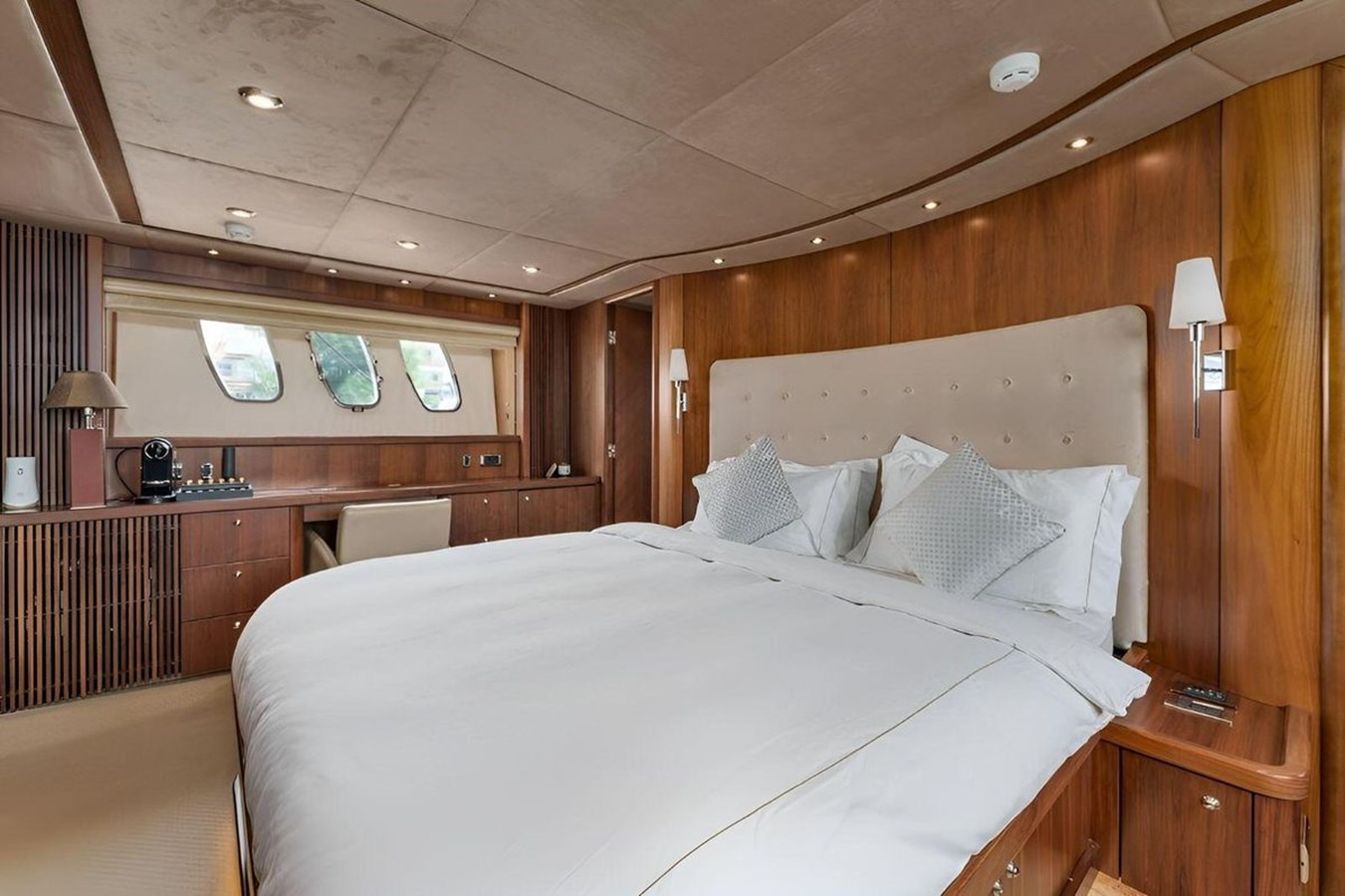 Sunseeker Motor Yacht Sunseeker Predator 82 For Sale
