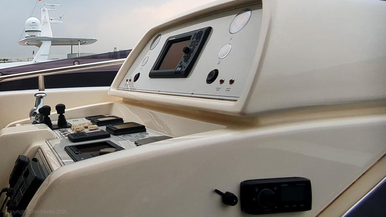 Custom Line Motor Yacht OXYGEN For Sale