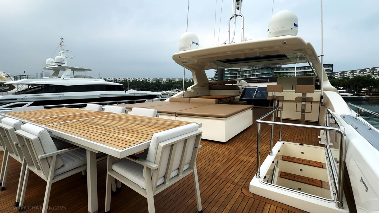 Custom Line Motor Yacht OXYGEN For Sale