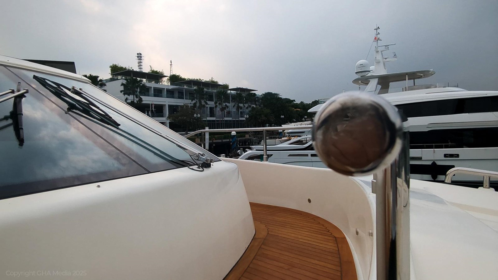 Custom Line Motor Yacht OXYGEN For Sale