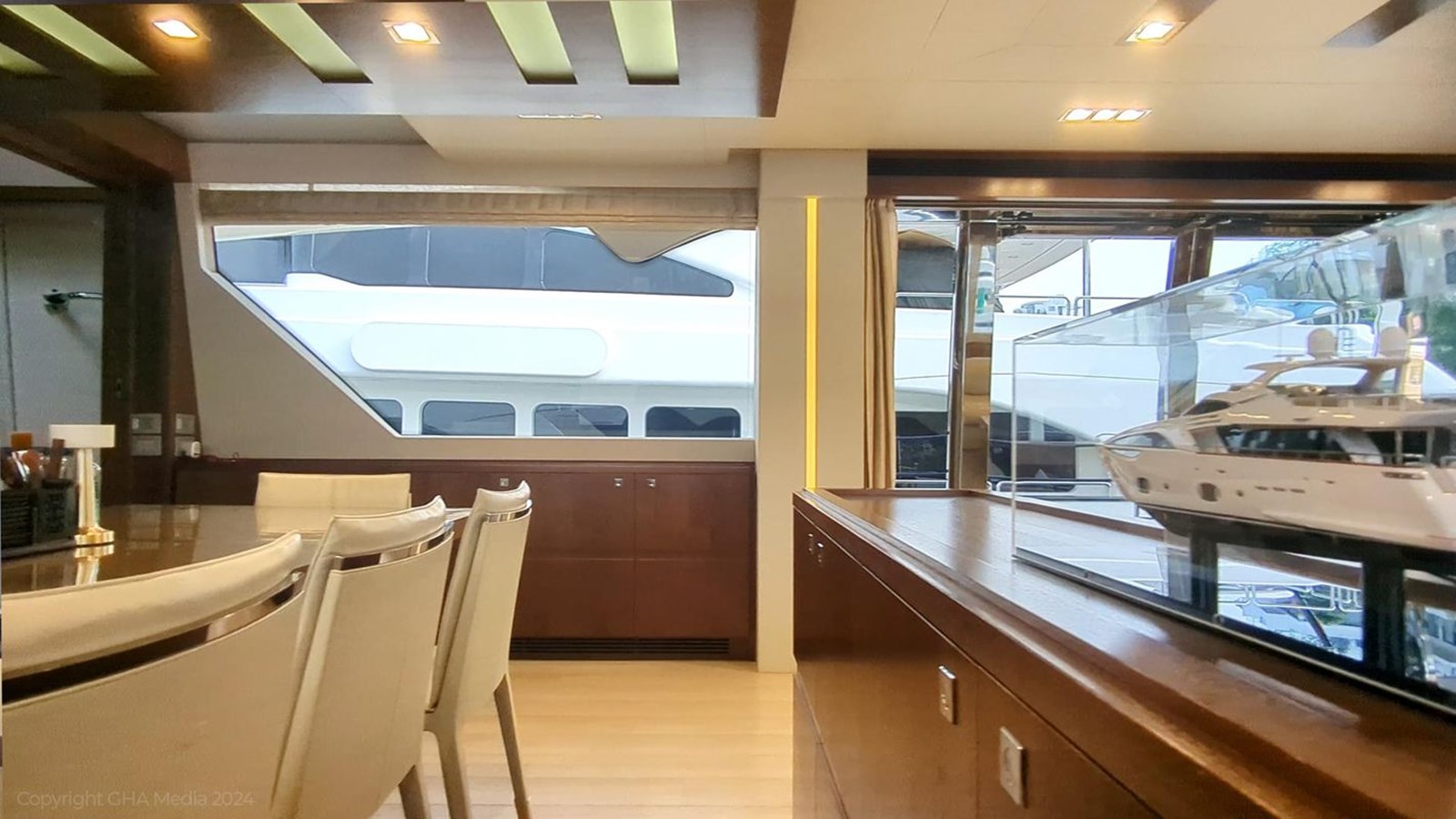 Custom Line Motor Yacht OXYGEN For Sale