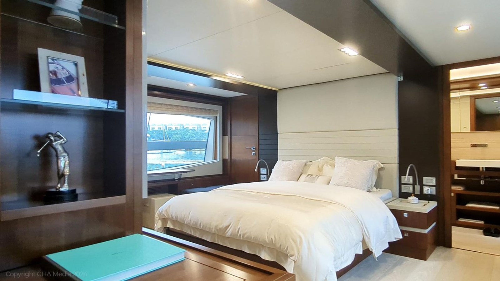 Custom Line Motor Yacht OXYGEN For Sale