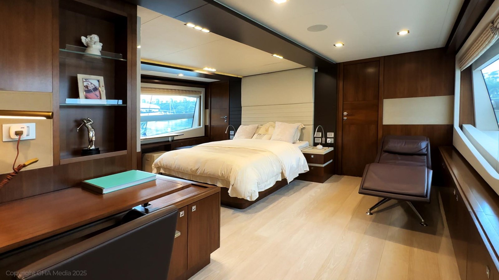 Custom Line Motor Yacht OXYGEN For Sale