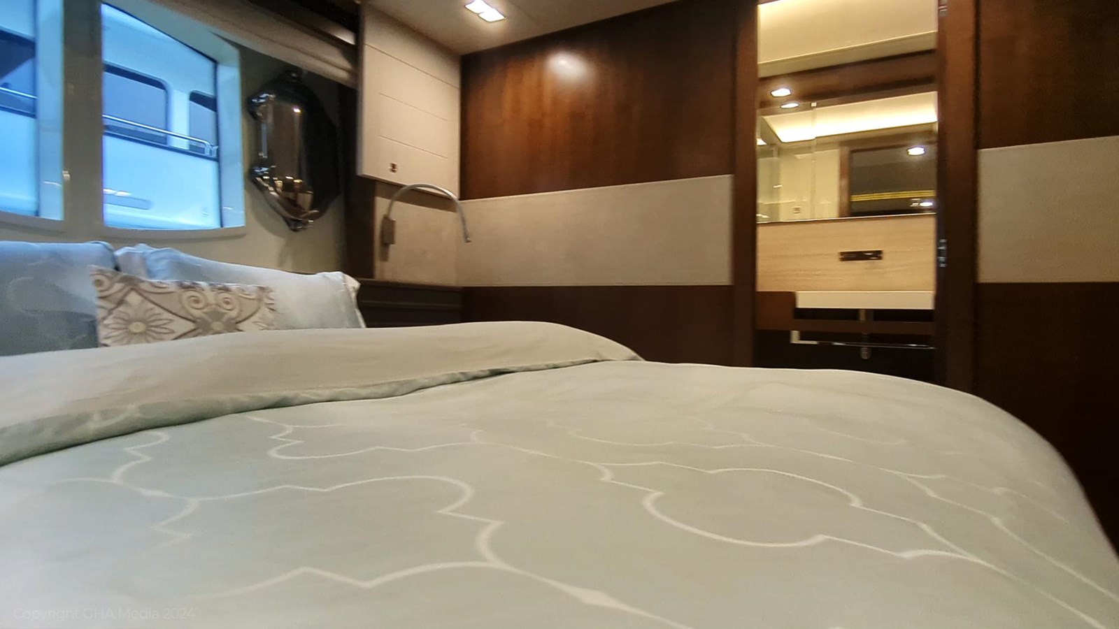 Custom Line Motor Yacht OXYGEN For Sale