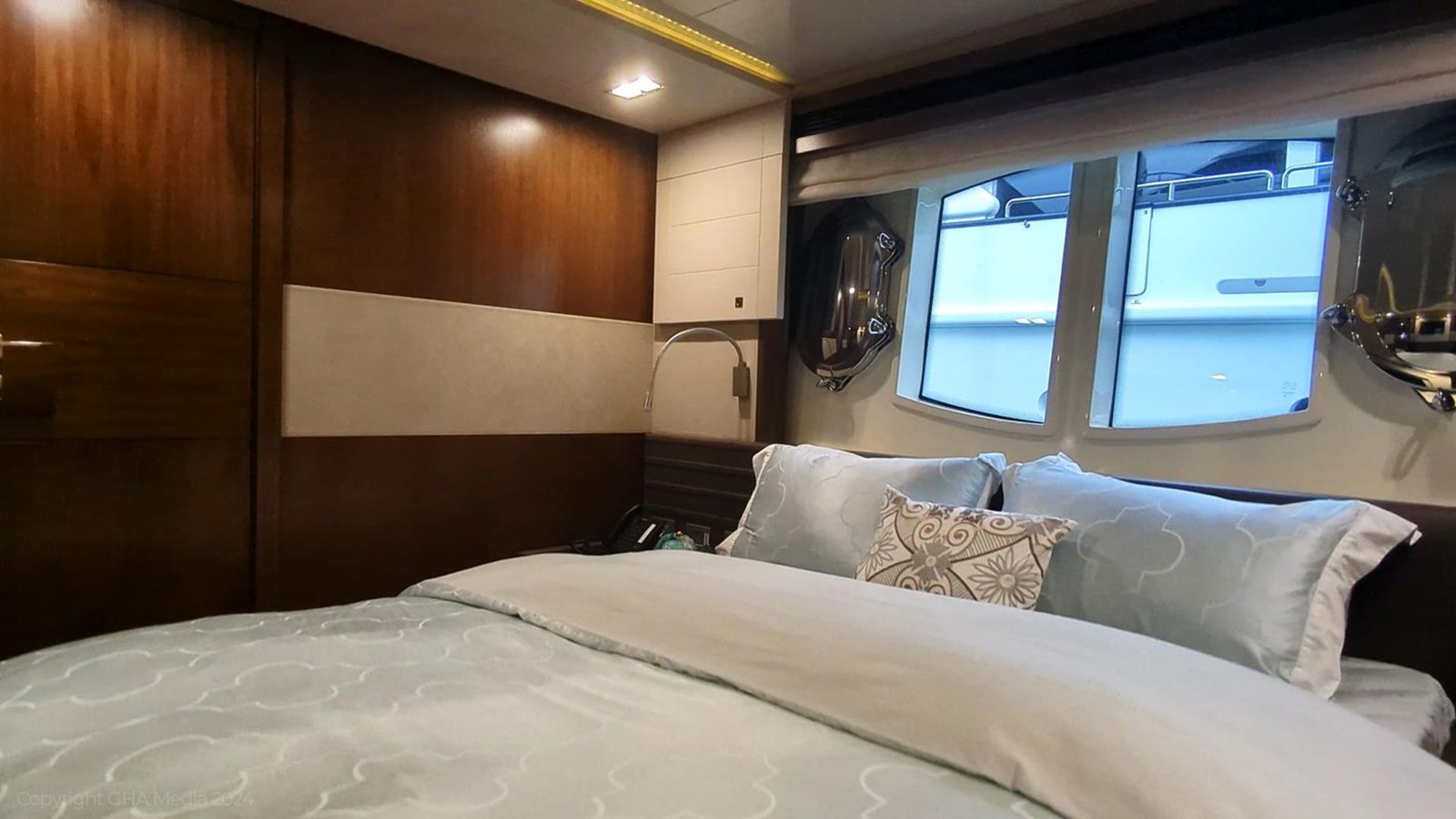 Custom Line Motor Yacht OXYGEN For Sale
