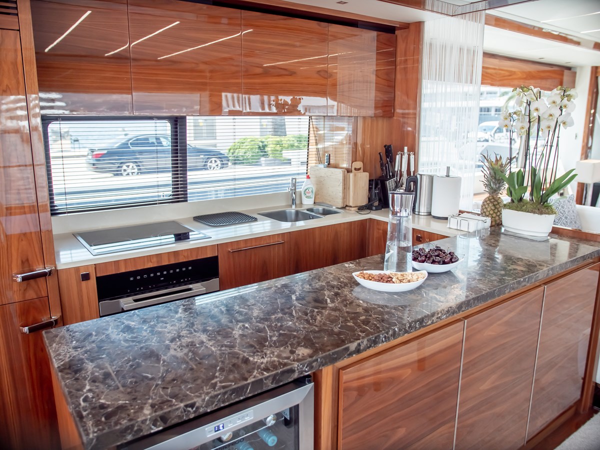 Sunseeker Motor Yacht Sunseeker 76Y For Sale