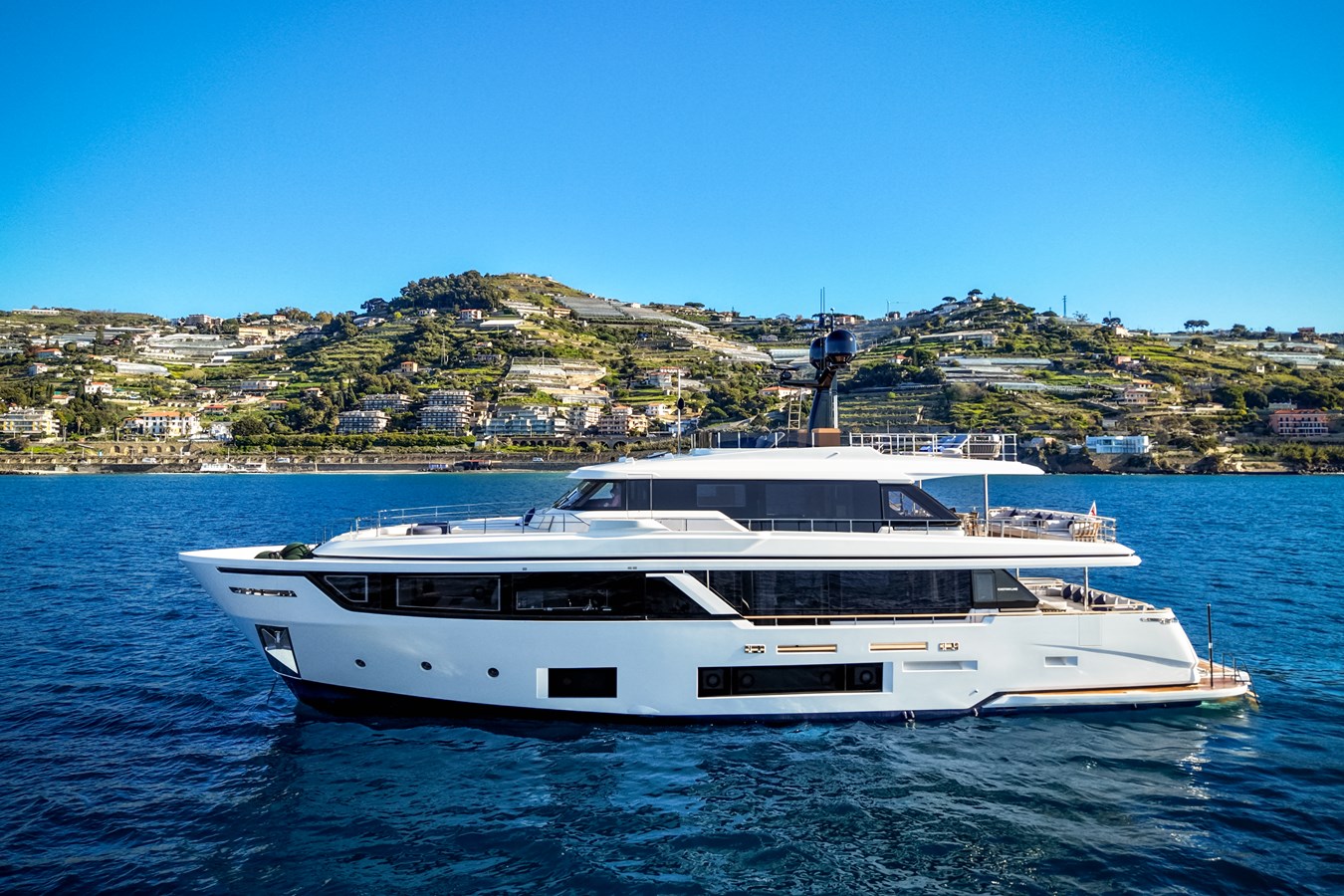 Custom Line Motor Yacht GN30 For Sale