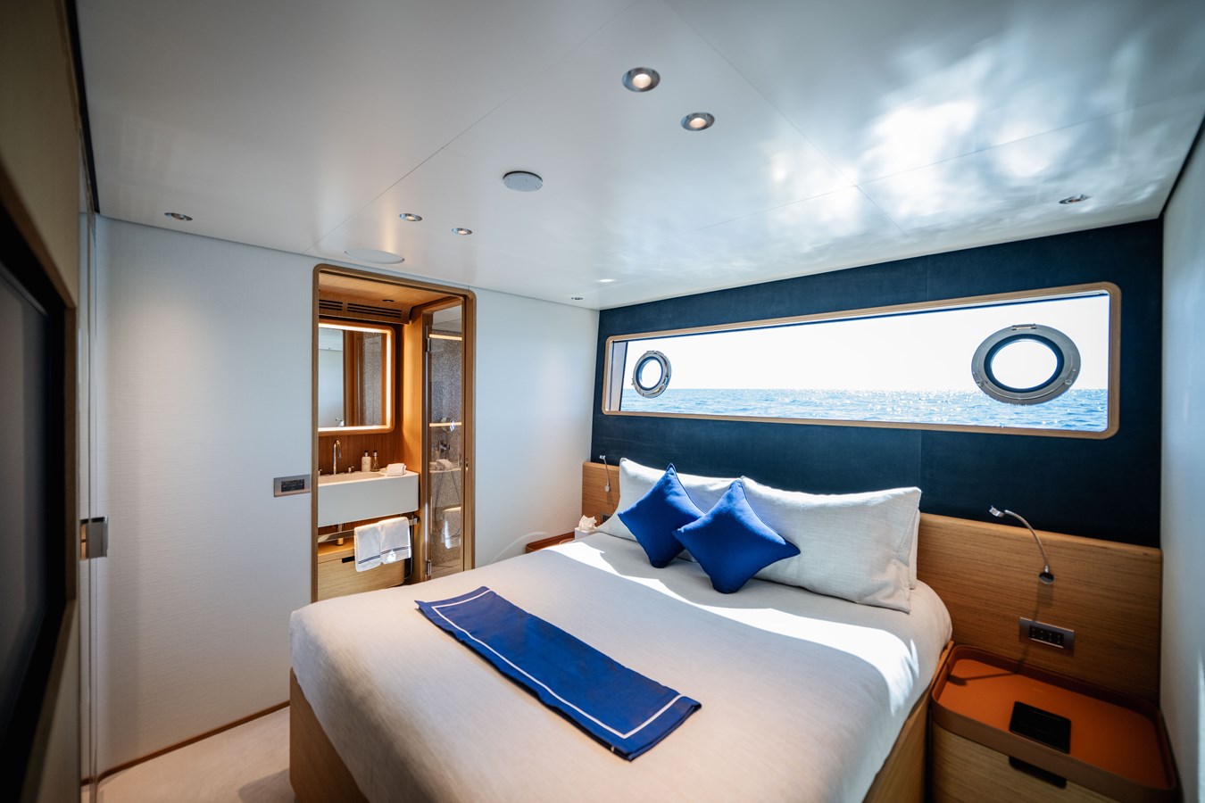 Custom Line Motor Yacht GN30 For Sale