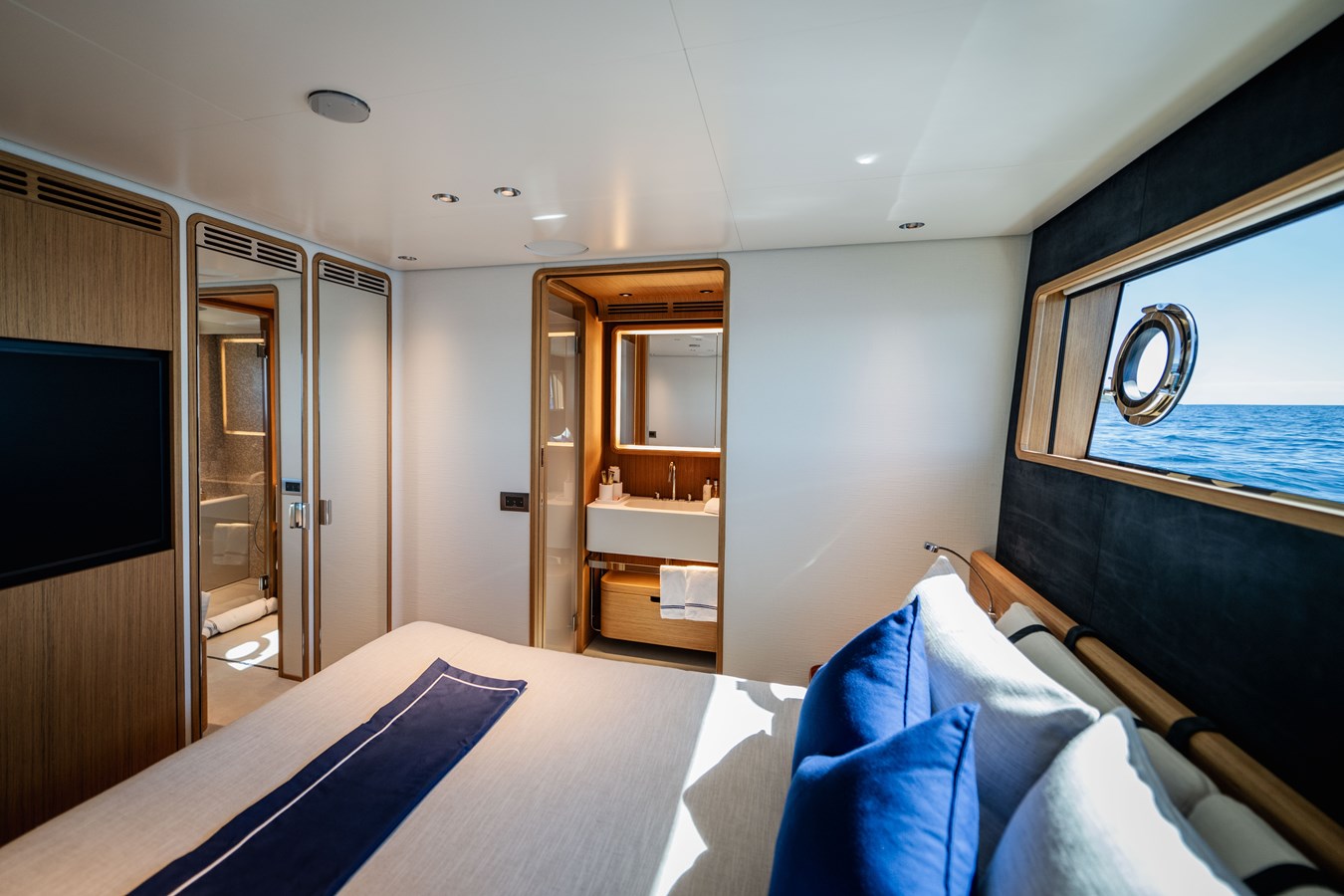 Custom Line Motor Yacht GN30 For Sale