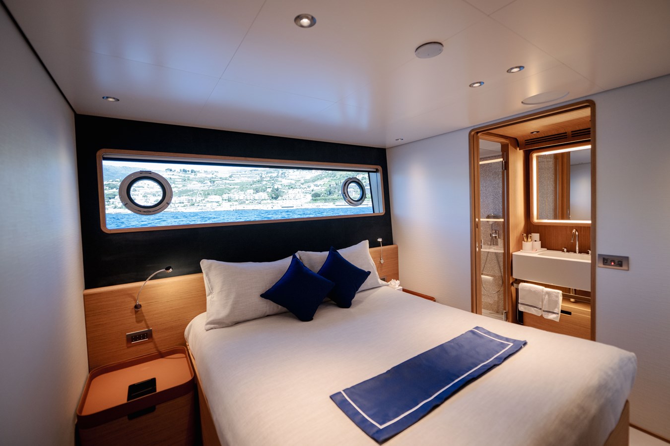 Custom Line Motor Yacht GN30 For Sale
