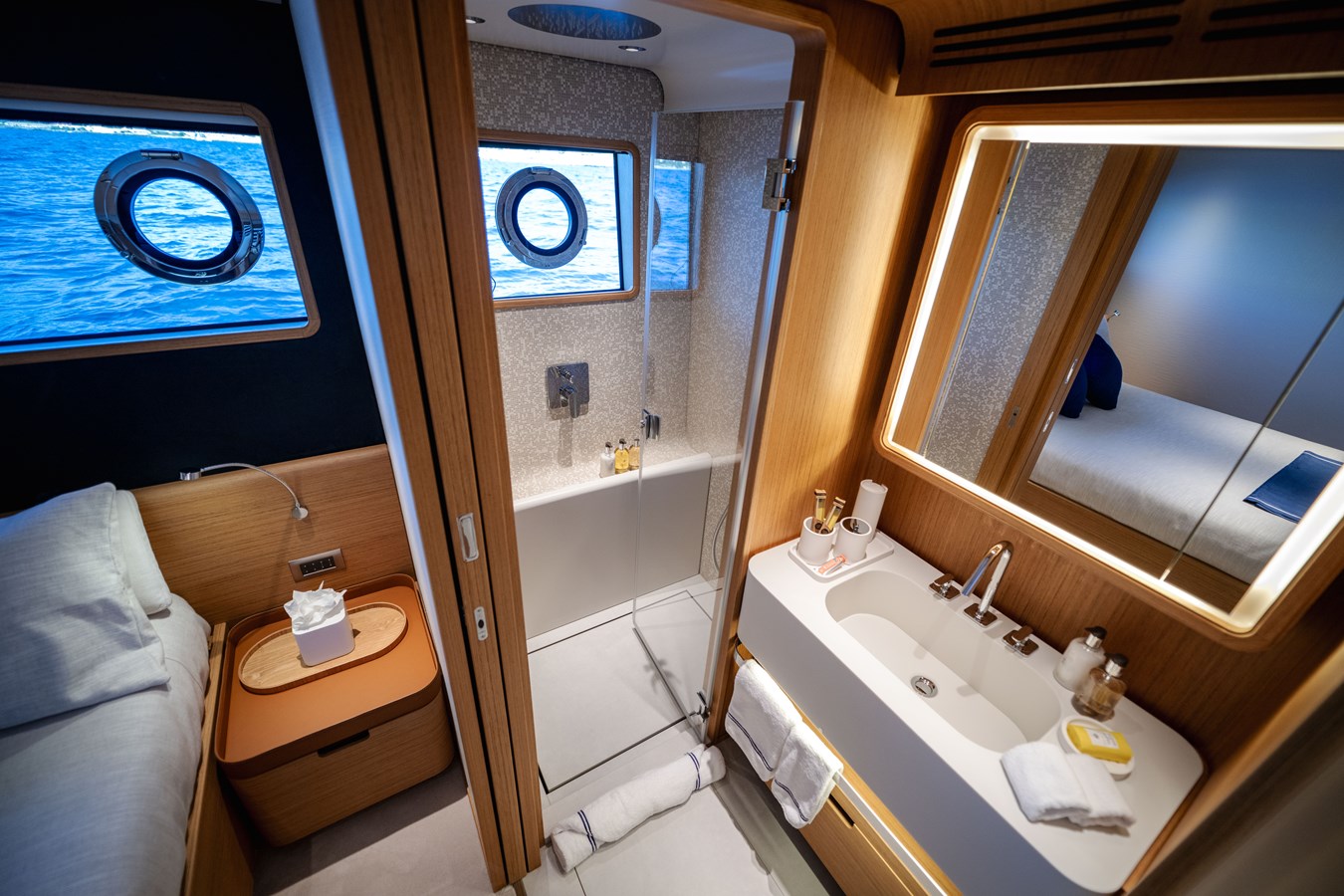 Custom Line Motor Yacht GN30 For Sale