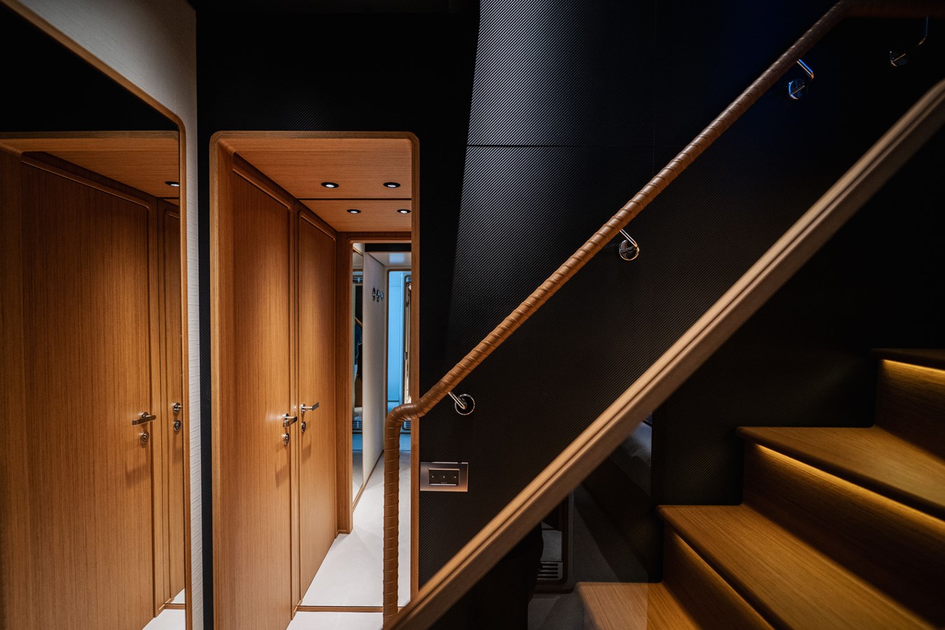 Custom Line Motor Yacht GN30 For Sale