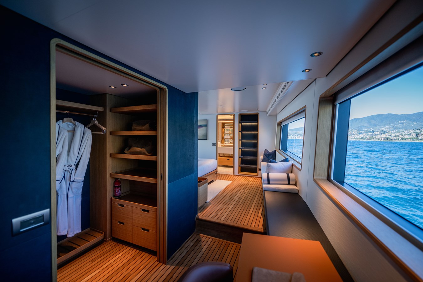 Custom Line Motor Yacht GN30 For Sale