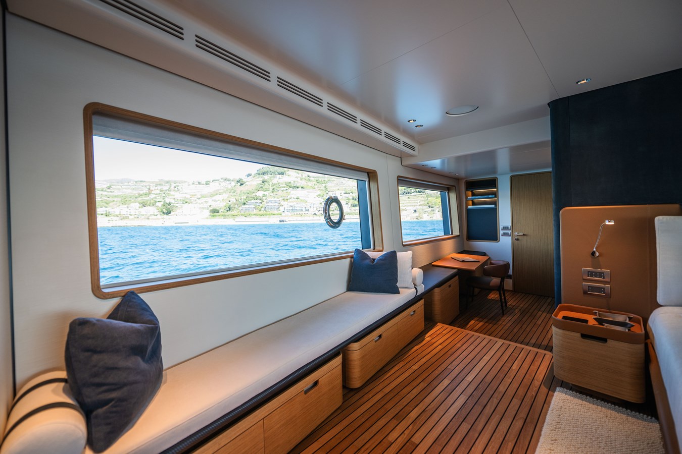 Custom Line Motor Yacht GN30 For Sale