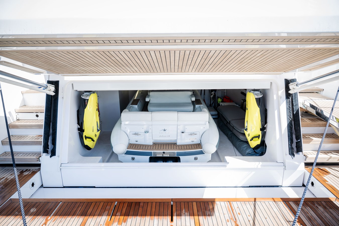 Custom Line Motor Yacht GN30 For Sale