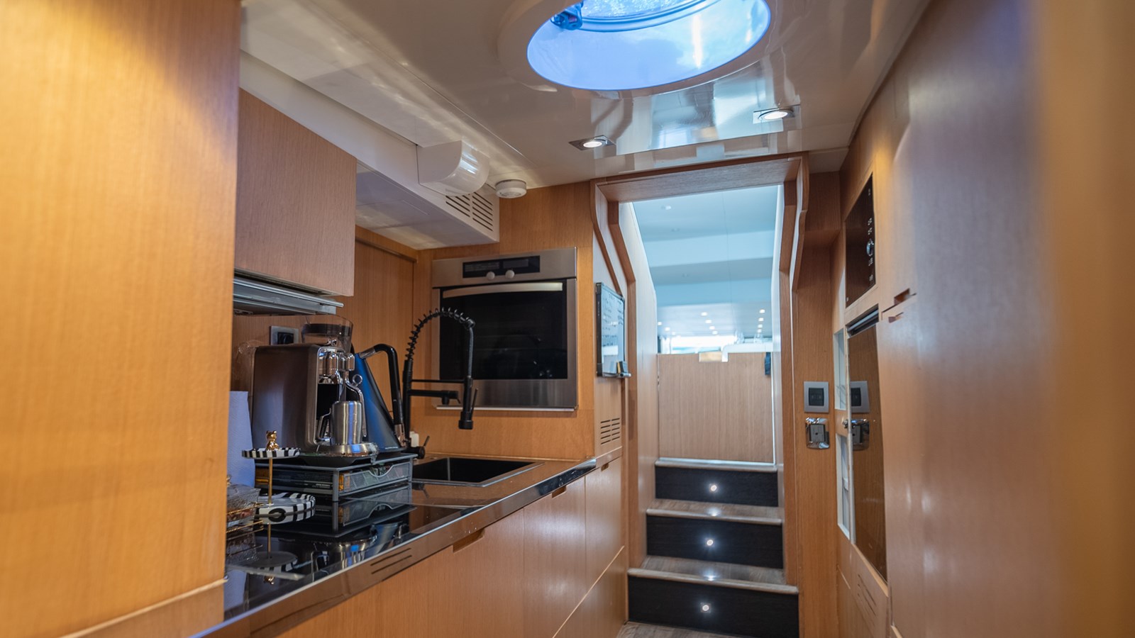 Aicon Yachts Motor Yacht Onyx For Sale