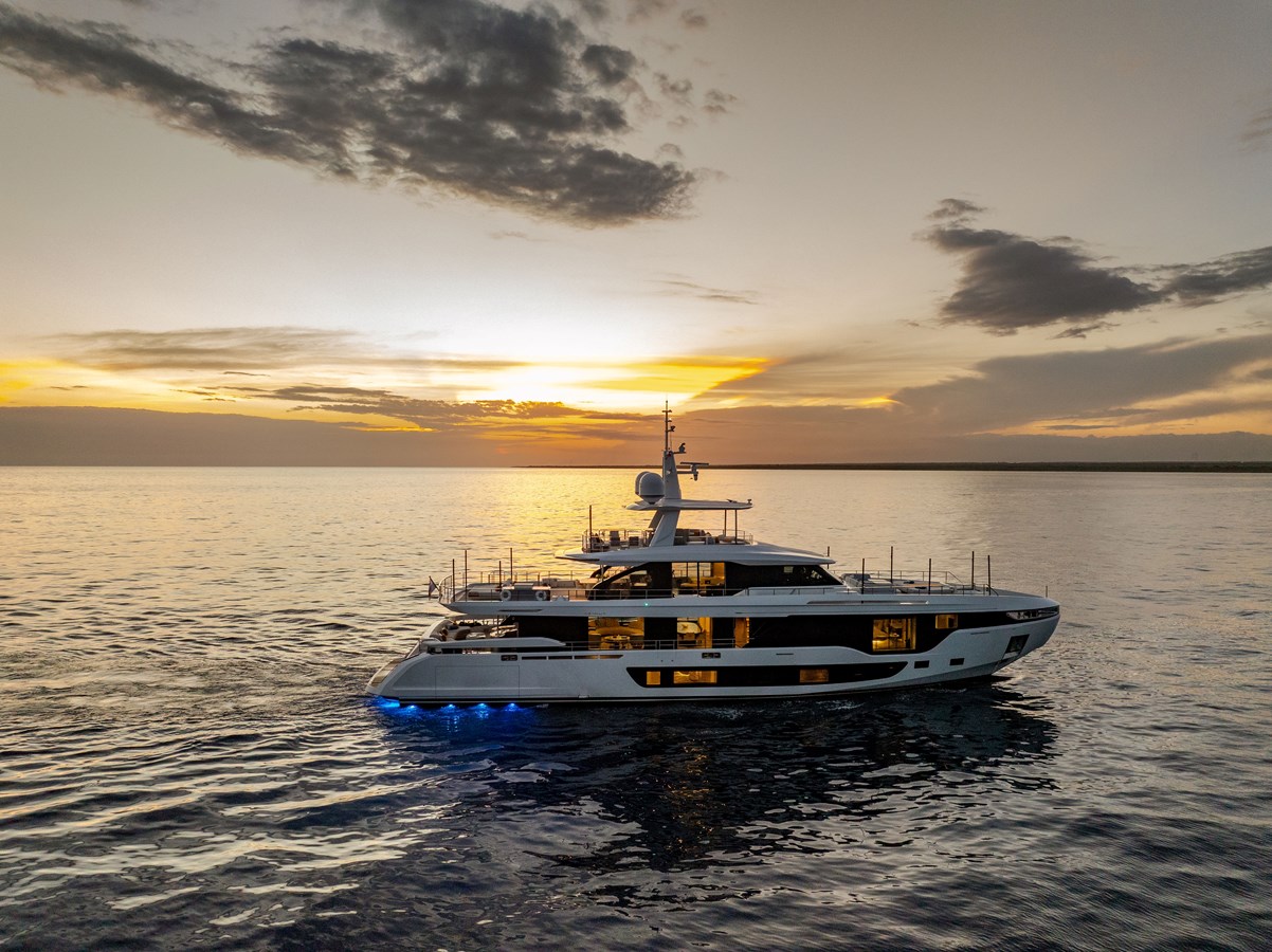 Azimut Yachts Motor Yacht LUZ DE MAR For Sale