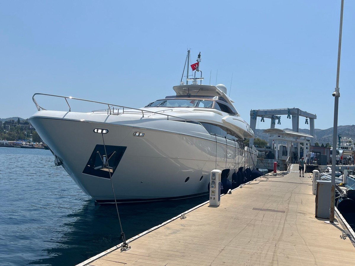 Ferretti Yachts Motor Yacht WHITE SWAN For Sale