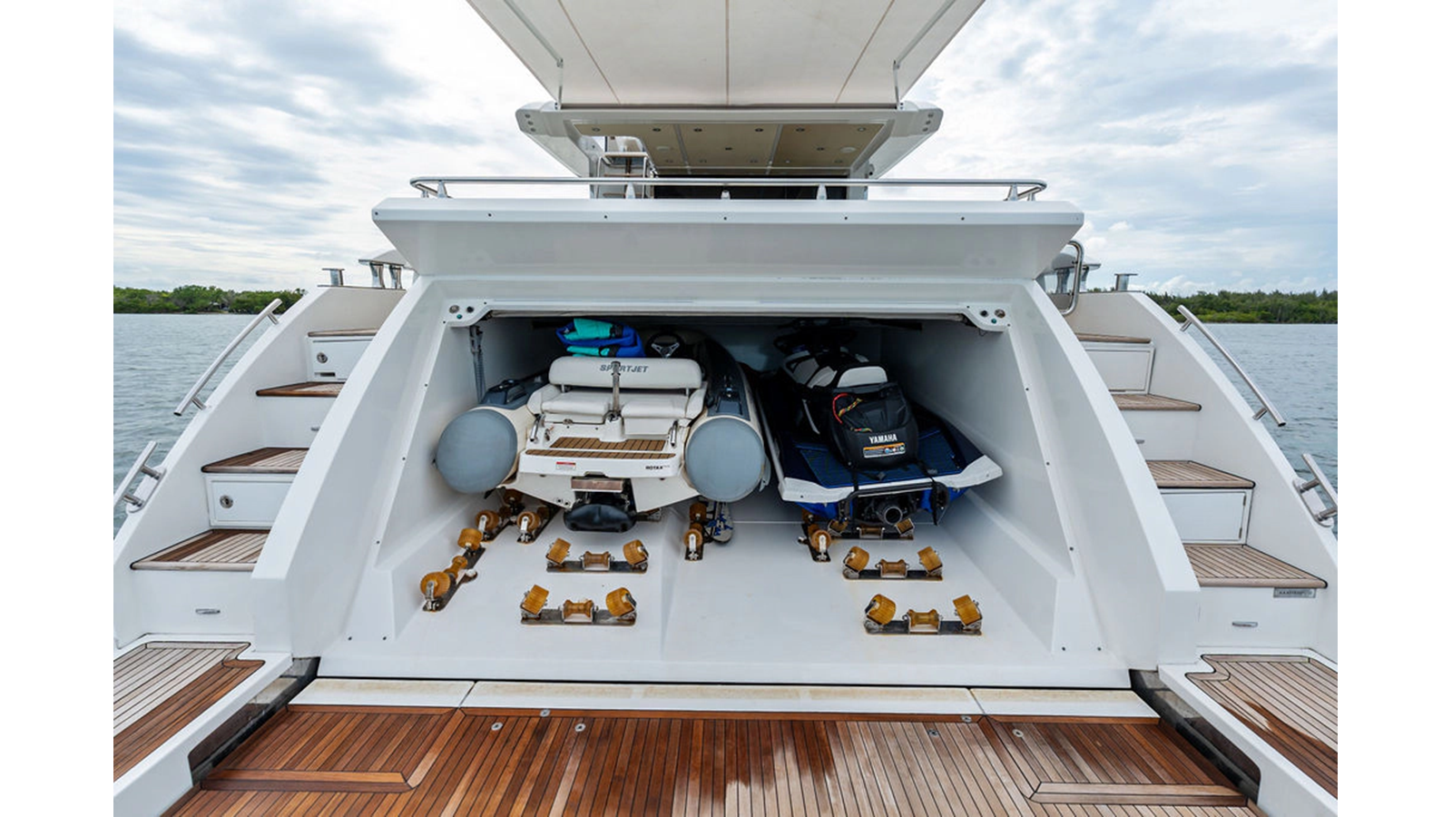 Azimut Yachts Motor Yacht VILLAGGIO For Sale