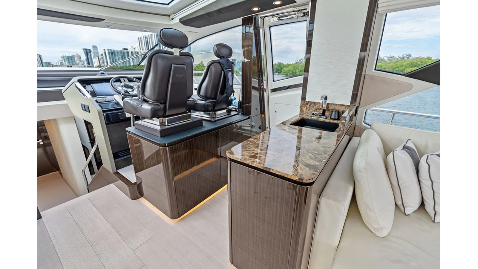 Azimut Yachts Motor Yacht VILLAGGIO For Sale