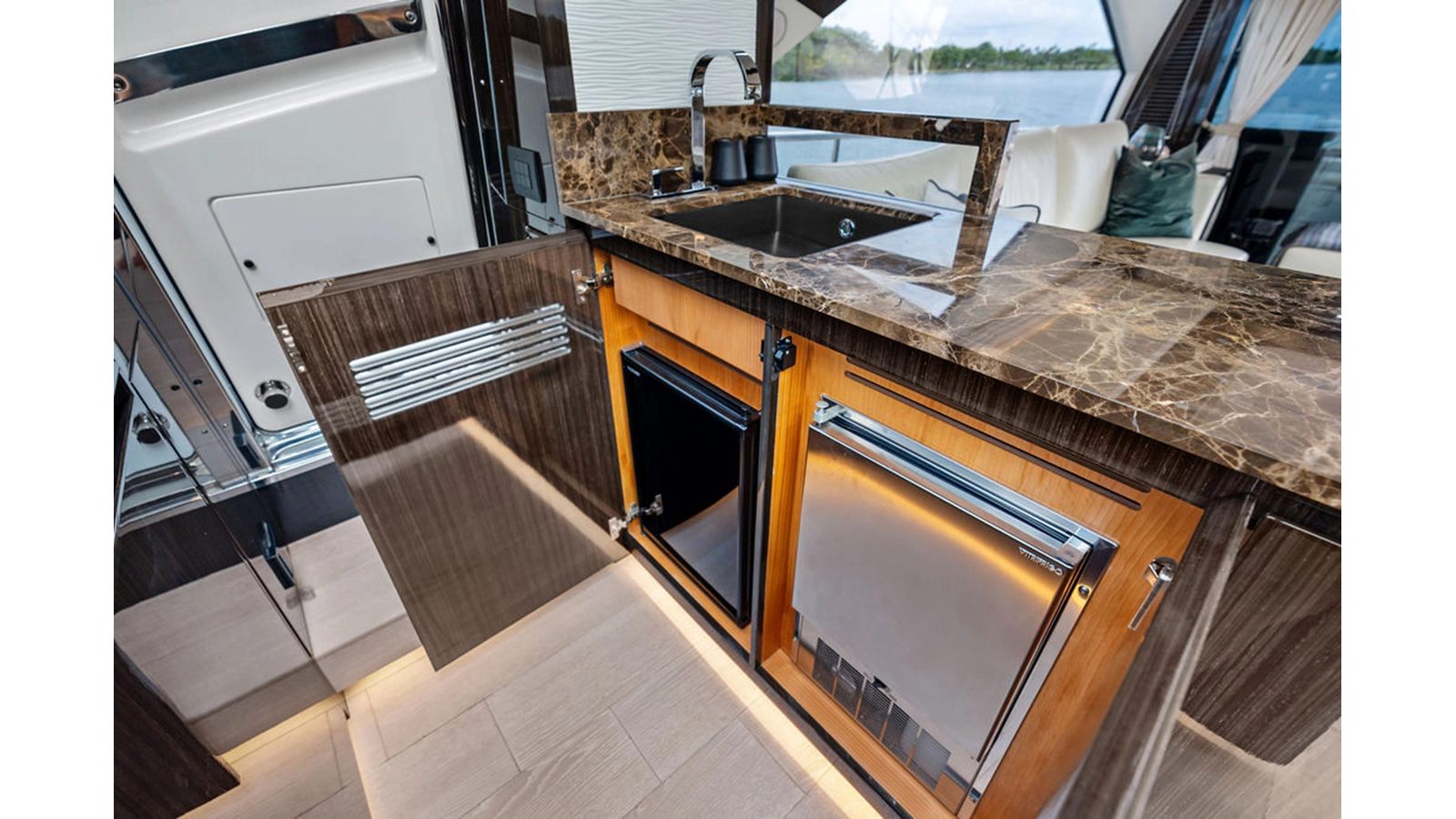 Azimut Yachts Motor Yacht VILLAGGIO For Sale