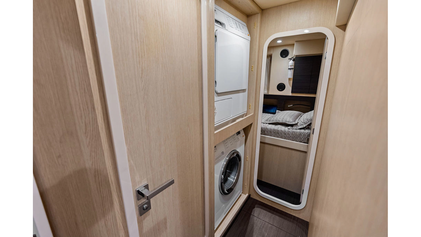 Azimut Yachts Motor Yacht VILLAGGIO For Sale