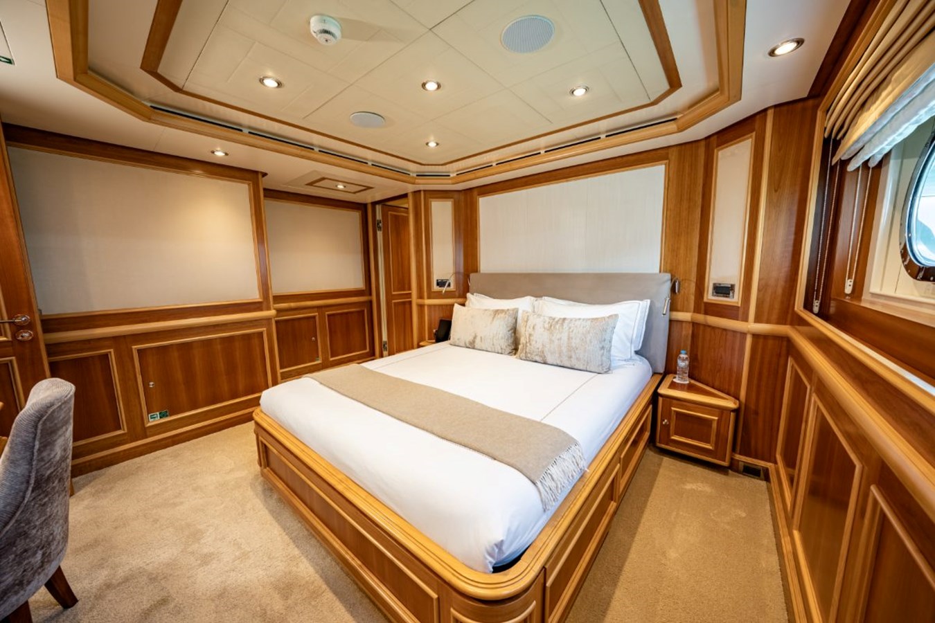 Crn Motor Yacht EMOTION 2 For Sale