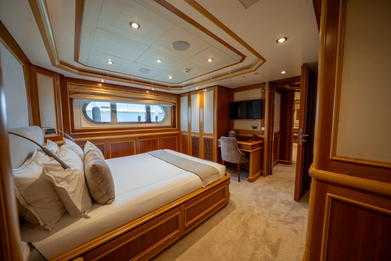 Crn Motor Yacht EMOTION 2 For Sale