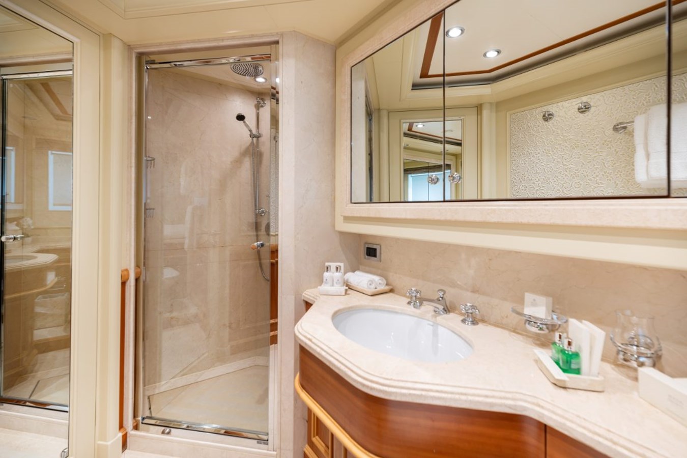 Crn Motor Yacht EMOTION 2 For Sale