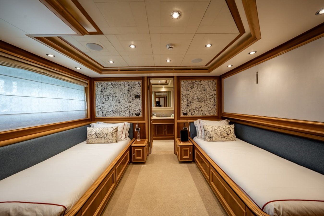 Crn Motor Yacht EMOTION 2 For Sale