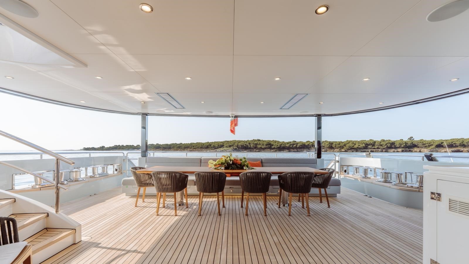 Bering Yachts Motor Yacht HEEUS For Sale