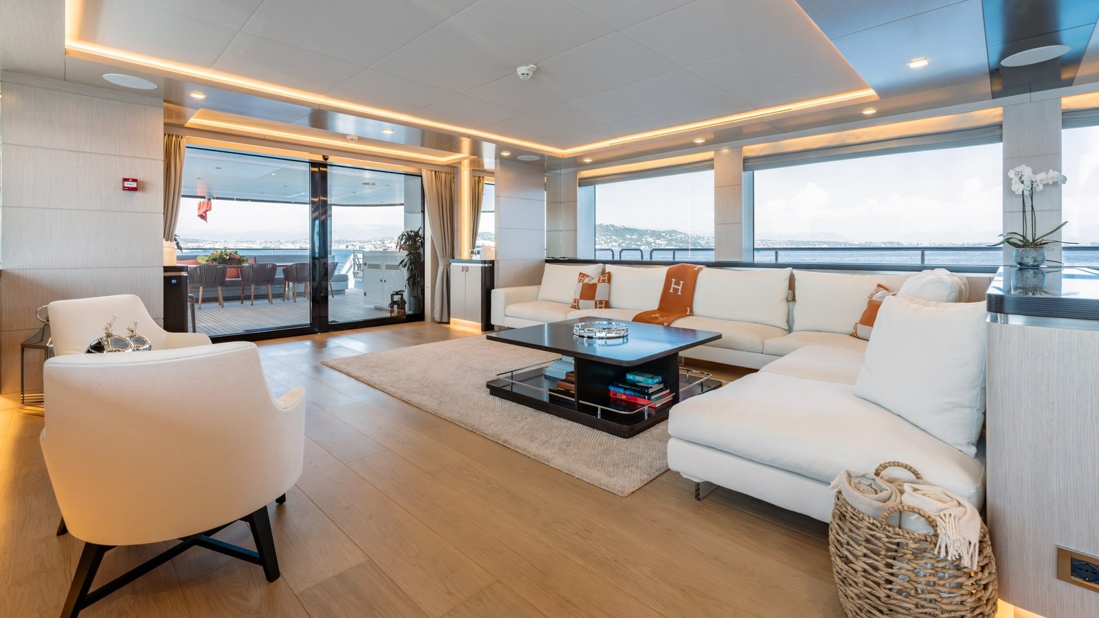 Bering Yachts Motor Yacht HEEUS For Sale