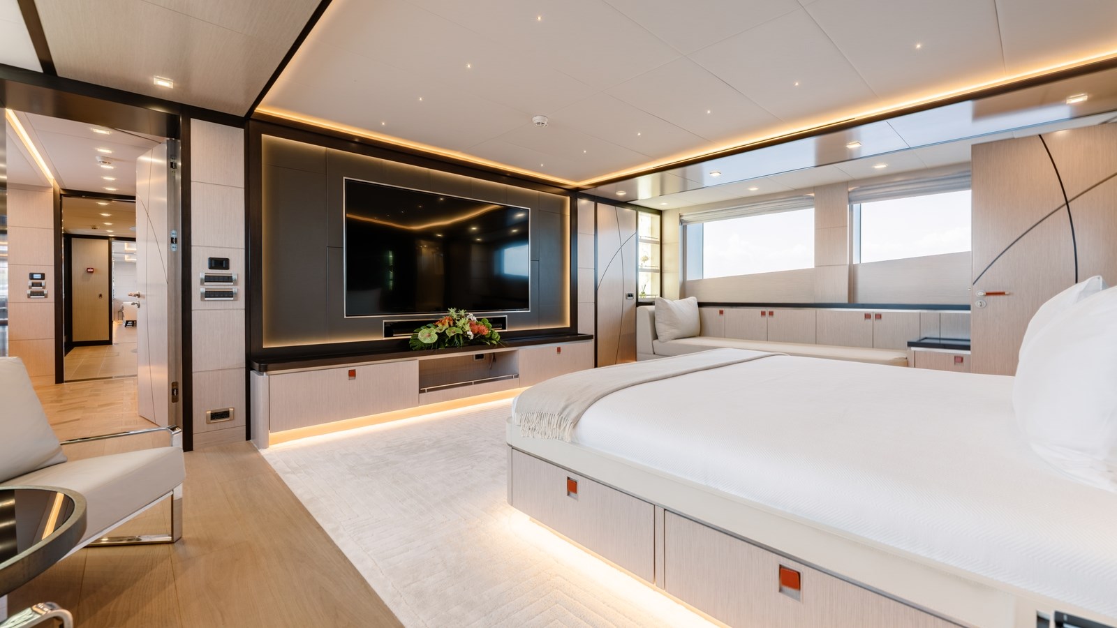 Bering Yachts Motor Yacht HEEUS For Sale